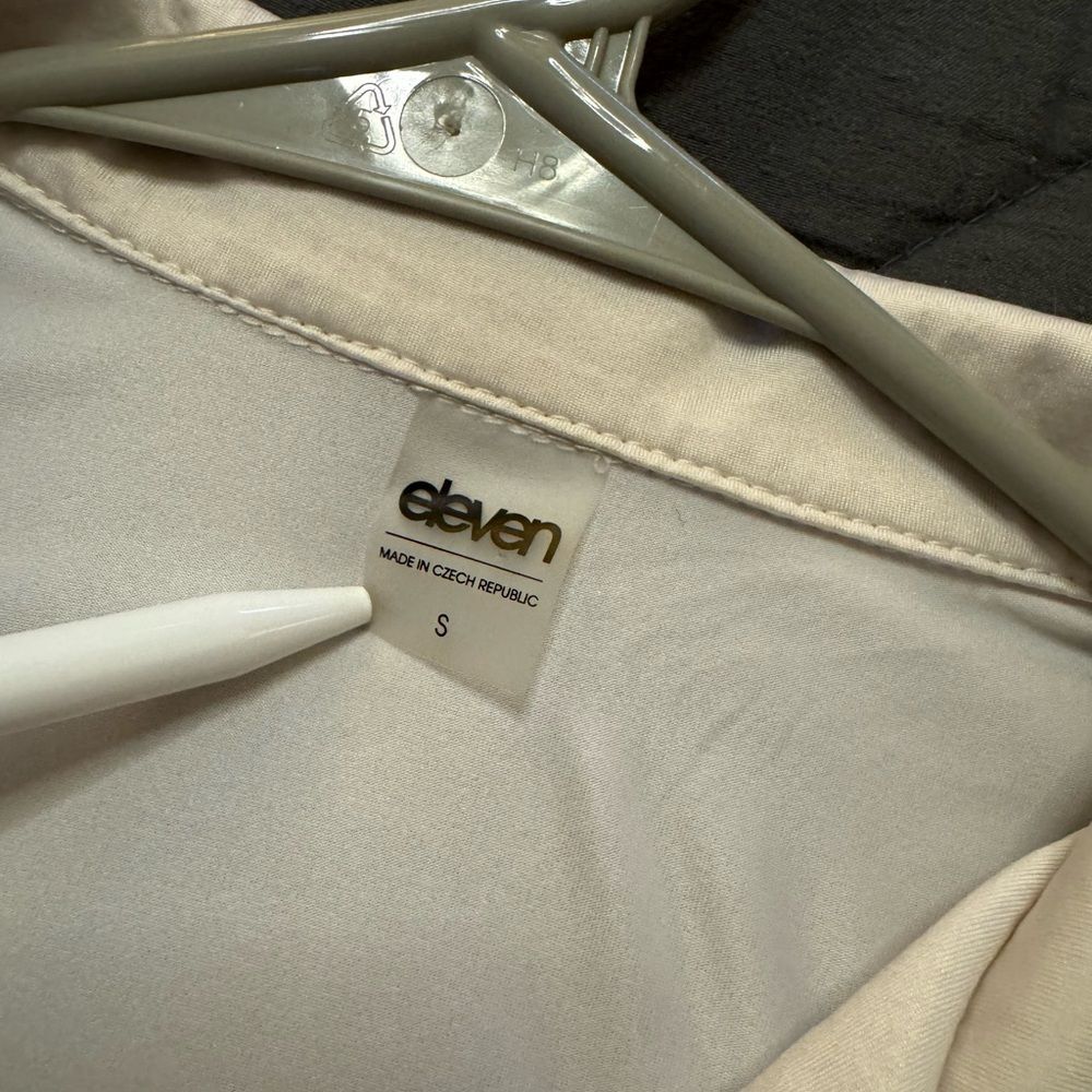 Women’s Eleven Cream Polo Disc Golf Shirt - Picture 5 of 10